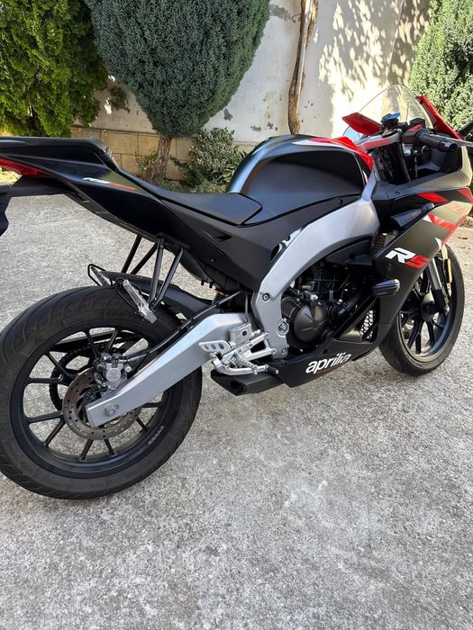Aprilia rs 125 .