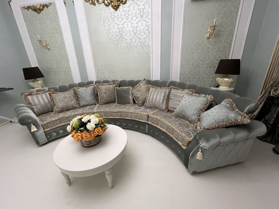 Продам диван овальный