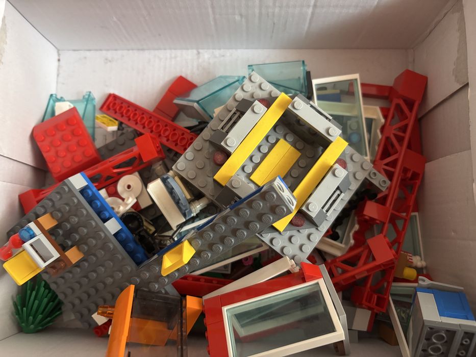 Cutie piese lego + masinute lego
