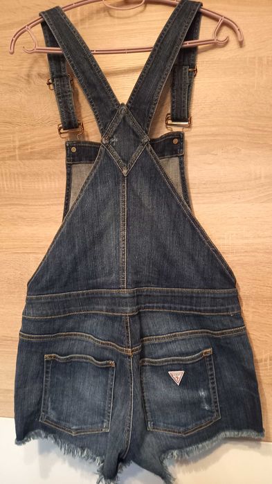 Нов оригинален дамски дънков гащеризон Guess M размер,но отговаря на С