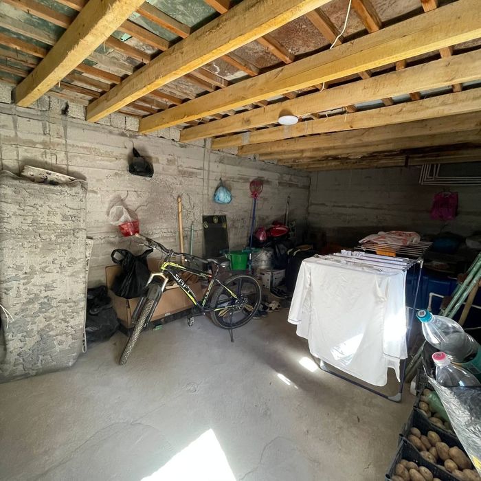 Абдурахмонов Хавас кучада 2 сотиг 4 хона ховли жой сотилади