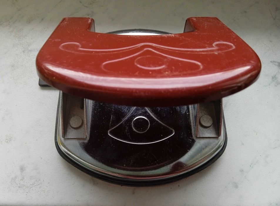 Качествен японски перфоратор.