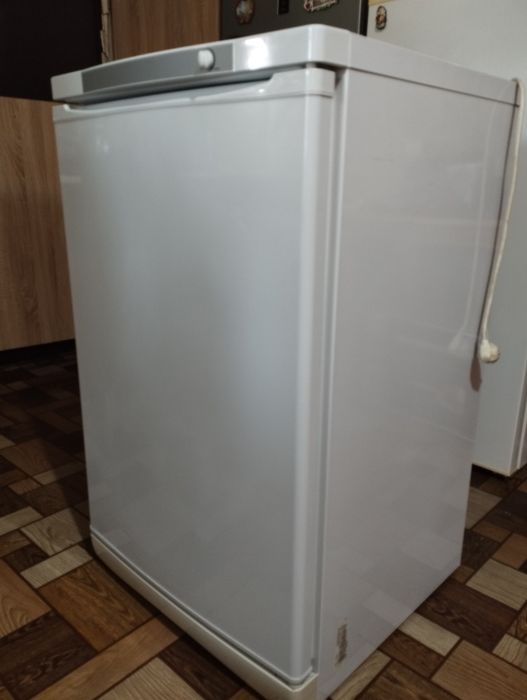 Морозильник б/у фирмы INDESIT