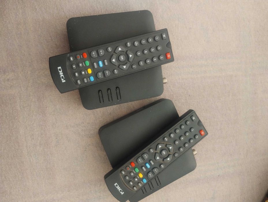 Vând 2 Receiver receptor + telecomandă Digi Js21