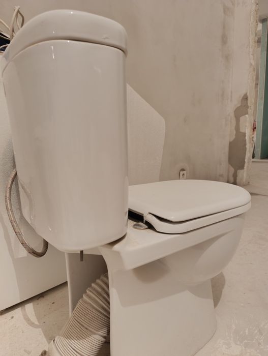 Унитаз и ванна продаётся