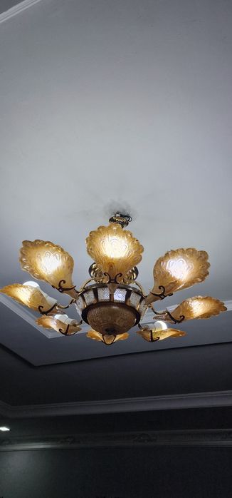 Большая люстра 8 рожковая
