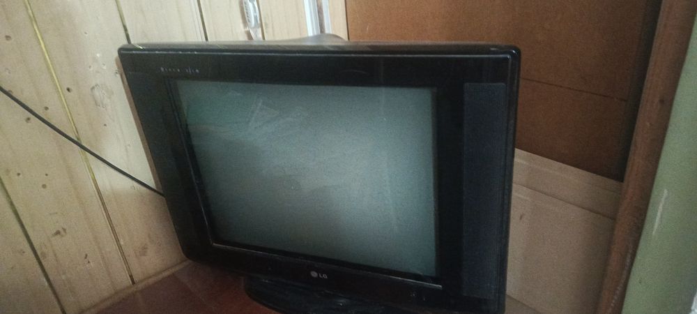 Телевизор LG старый работает хорошо