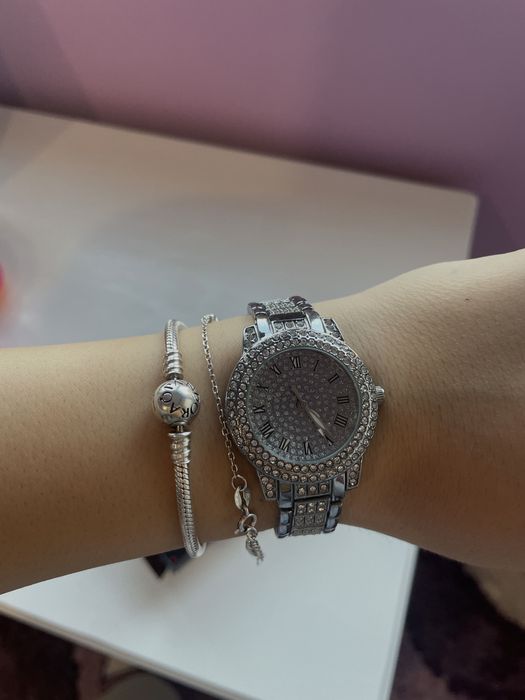 Нов сребърен часовник