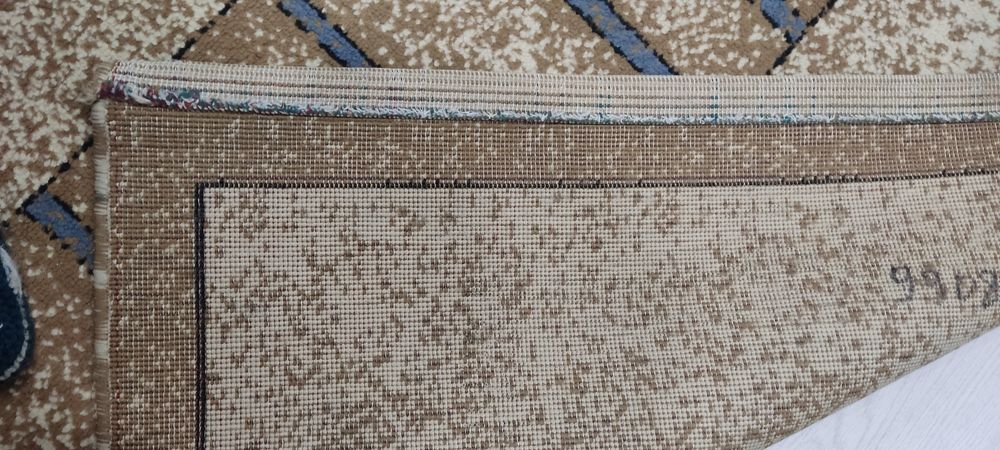 Продаю ковёр. Есть 3 ковёр