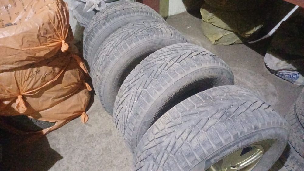 Продам диски с зимними шинами 285/65 R17