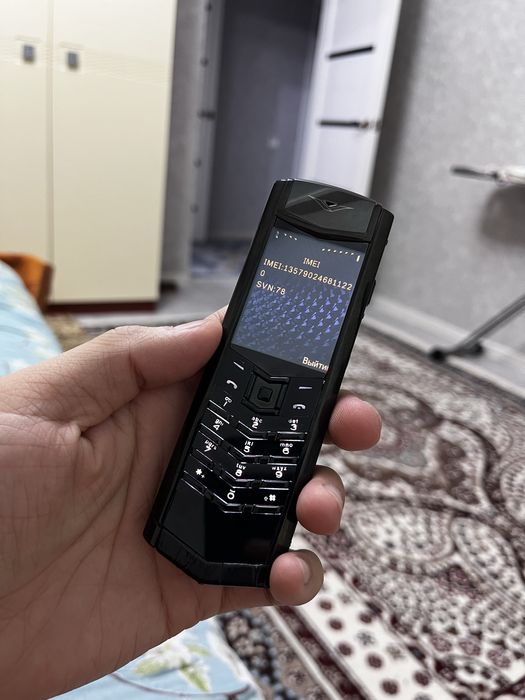 Vertu Signature продается