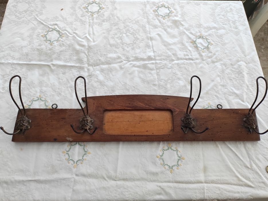 Стара  дървена закачалка