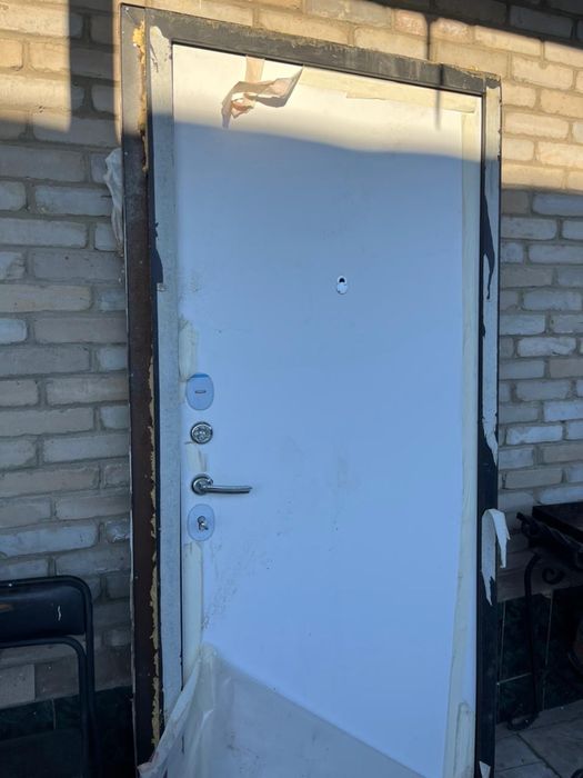 Продам дверь  входную утепленную