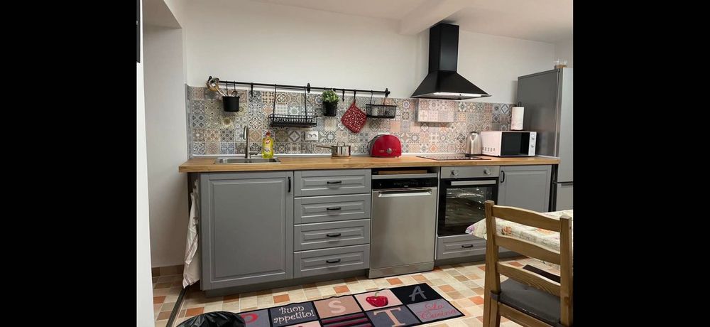 Închiriez apartament 2 camere decomandat  60mp lângă Spitalul Județean