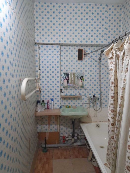 Продаётся квартира Чиланзар Алгоритм 3 комнатная 2 этаж