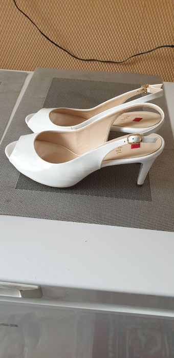 Женские босоножки