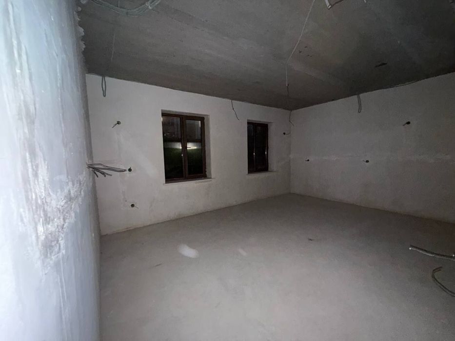 Марказда 6хонали квартира срочно сотилади.