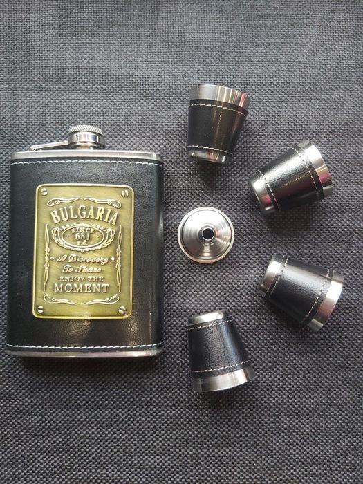 Подаръчен комплект България,манерка с чаши,два цвята