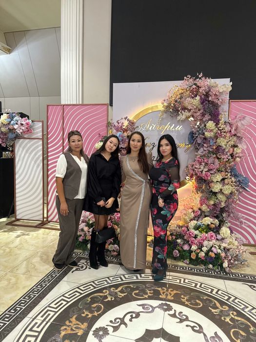 Продаю платье. В идальном состояний.