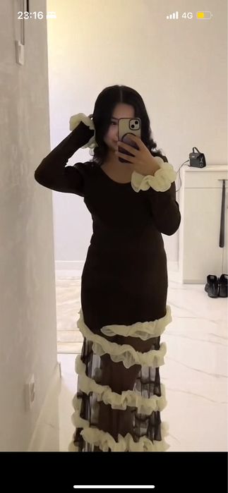 Коричневое платье, размер 42.