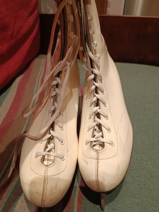 Кънки за фигурно пързаляне