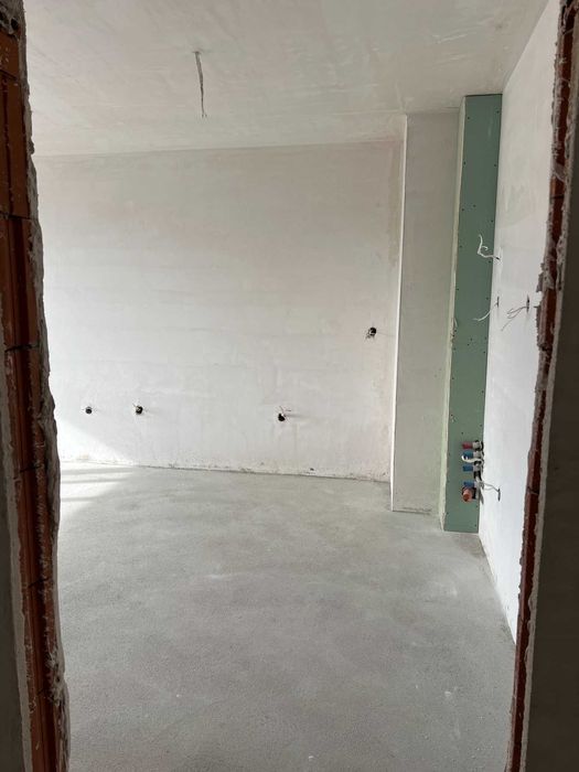 Тристаен апартамент в кв.Железник