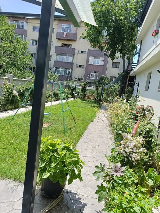 Închiriez  etaj  la casa