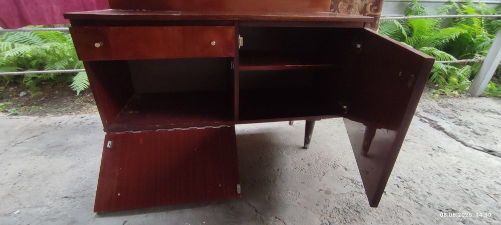 Шкаф с зеркалом б/у