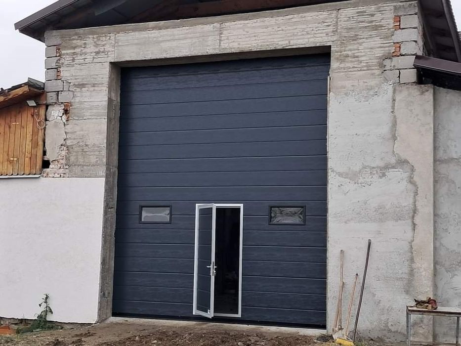 Usi secționale/usi industriale/ usa de garaj/ usa tip rulou