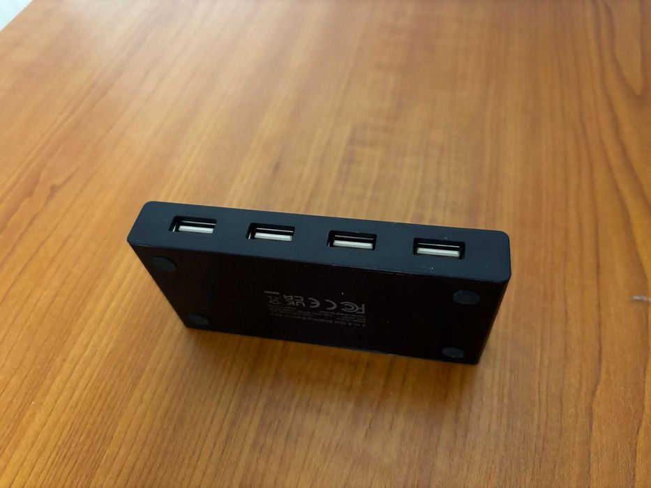Switch USB KVM UGREEN 2x4 USB 3.0