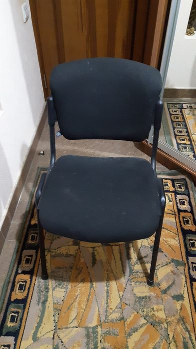 Продам два офисных стула