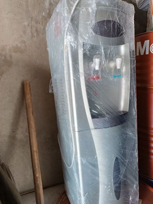 Продам диспенсер для воды