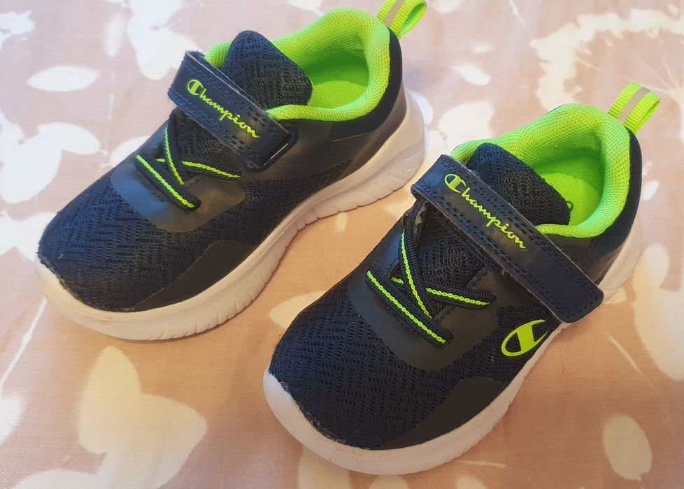 Adidași Champion 24