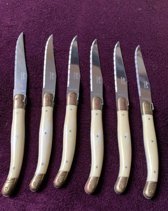 Doua seturi de cutite Laguiole