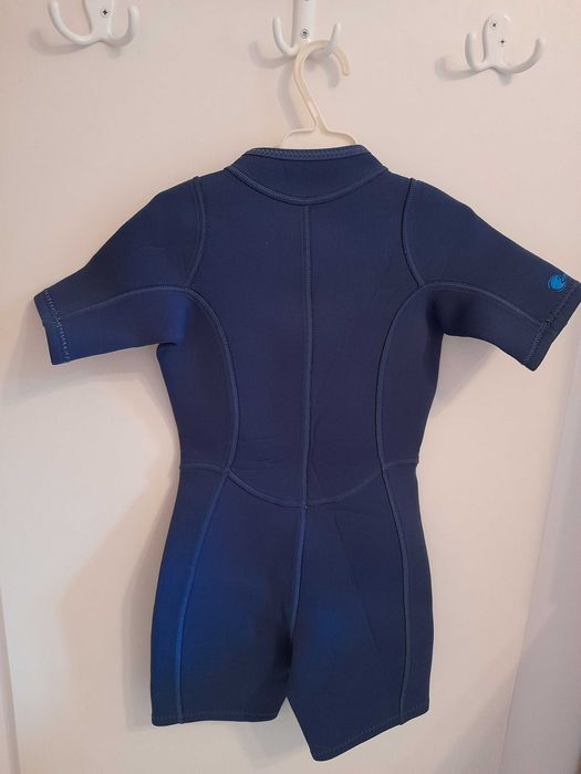Costum inot 8 ani Decathlon