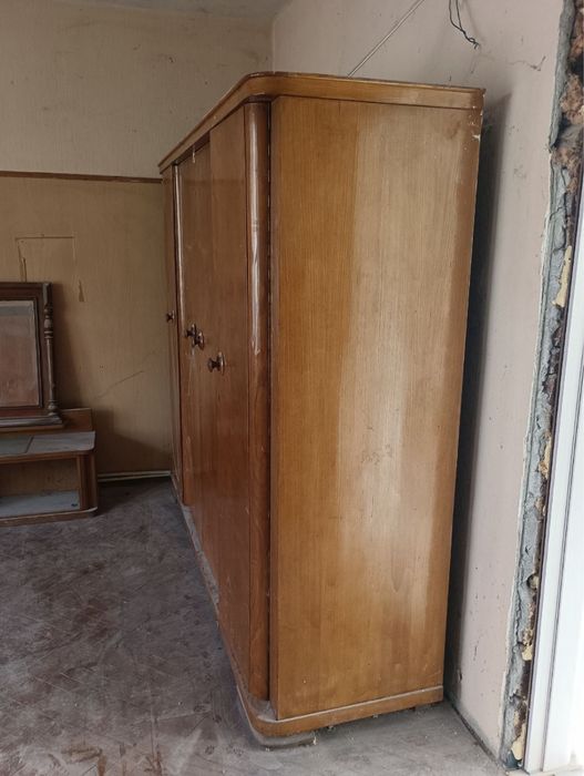 Дървено обзавеждане за спалня