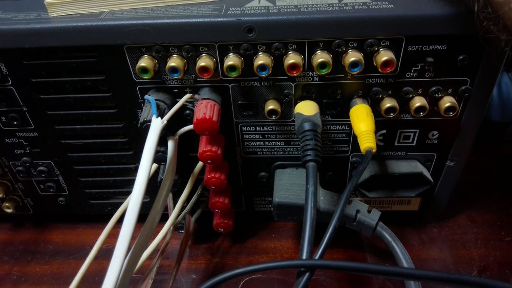 NAD T752 surround sound receiver