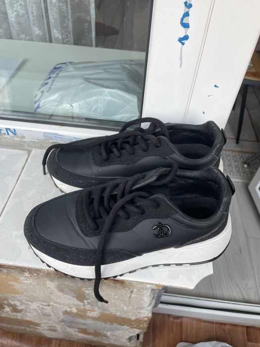 Кроссовки черные