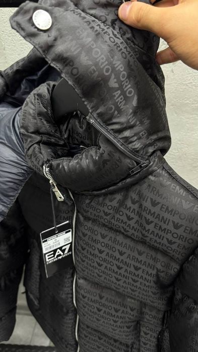 Geacă groasă de iarnă Armani,material impermeabil,calitate luxury,toate mărimile disponibile