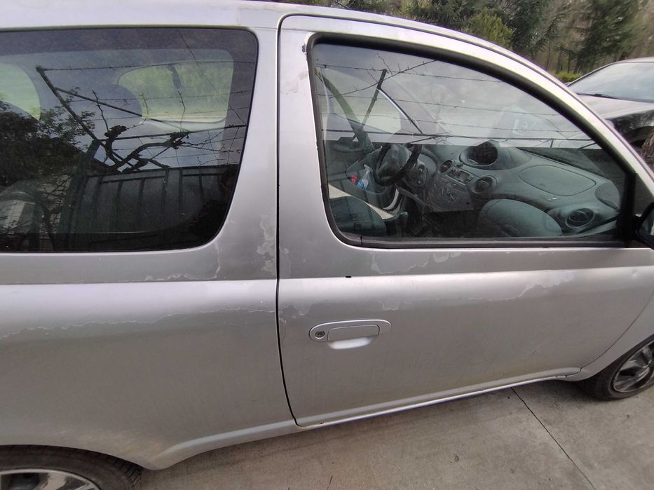 Тойота Ярис продава се