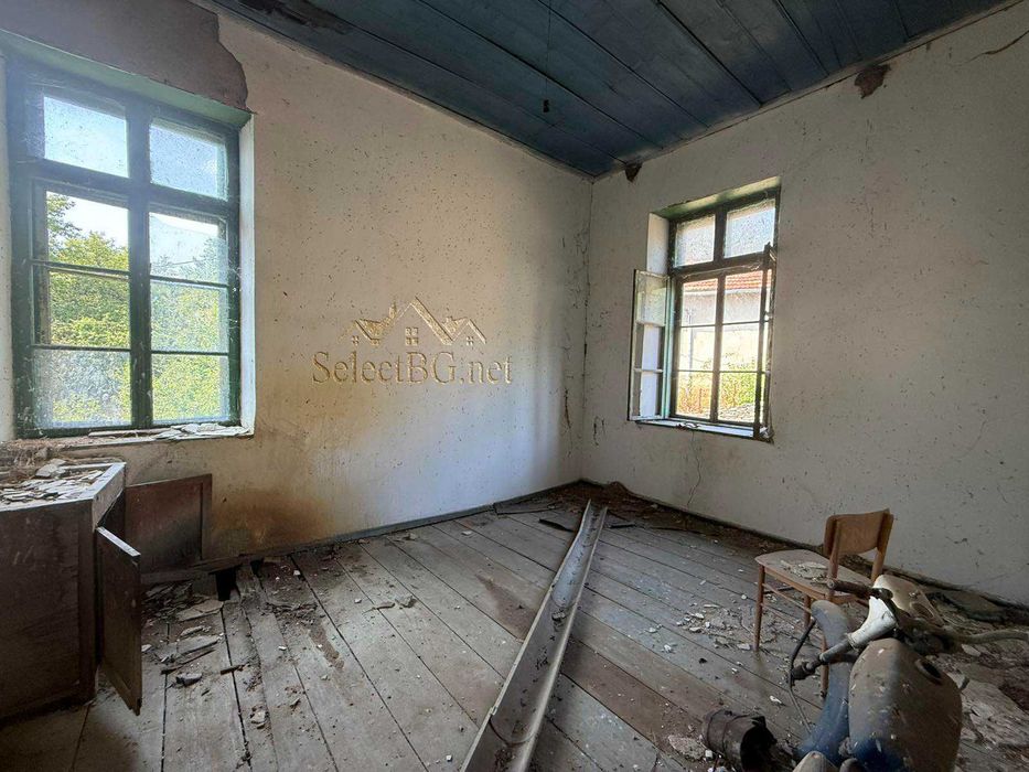 Къща с голям двор в село Руня / обл. Габрово