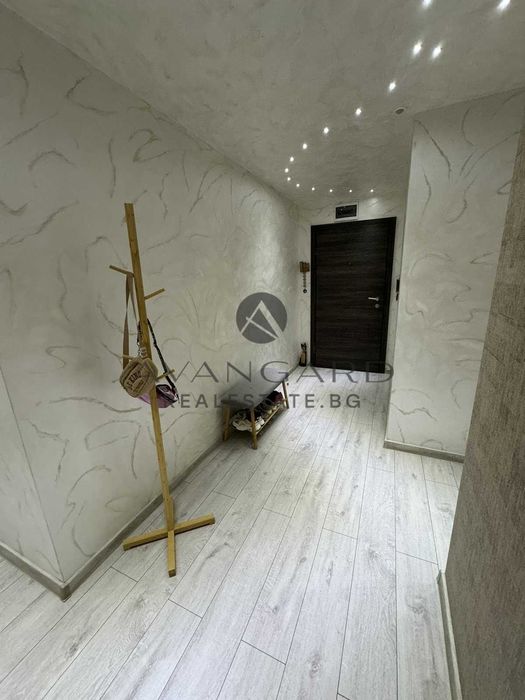 Продава се Тристаен апартамент в Пловдив, Център - 102 кв.м за 2390 €/кв.м - Снимка #8