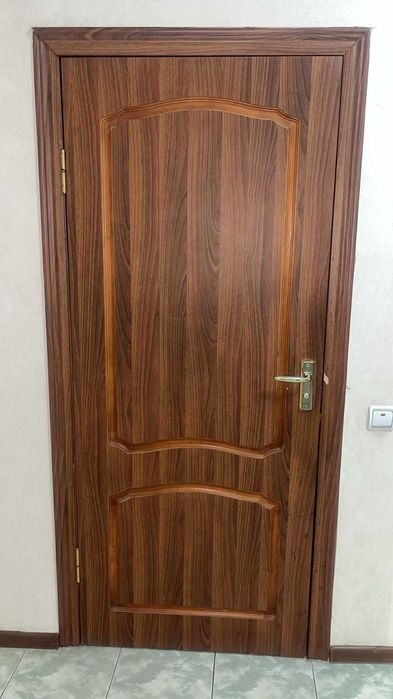 Продам б/у двери 2 шт 90 см по 10000 тг каждая