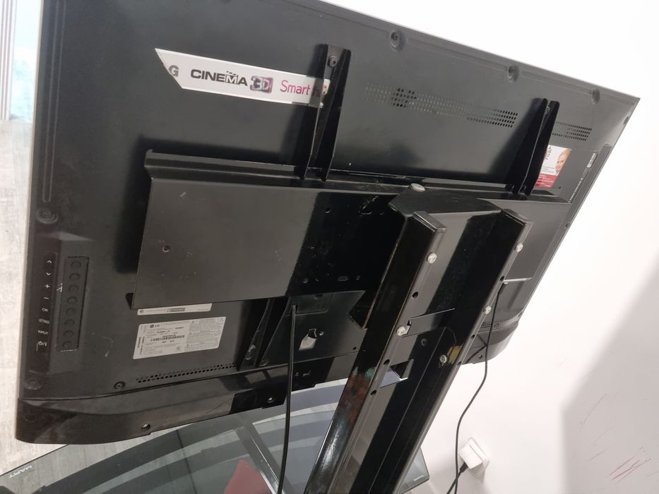 Кранштейн.Железная поставка для телевизора.