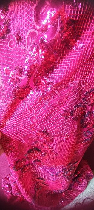 Красное вечернее платье