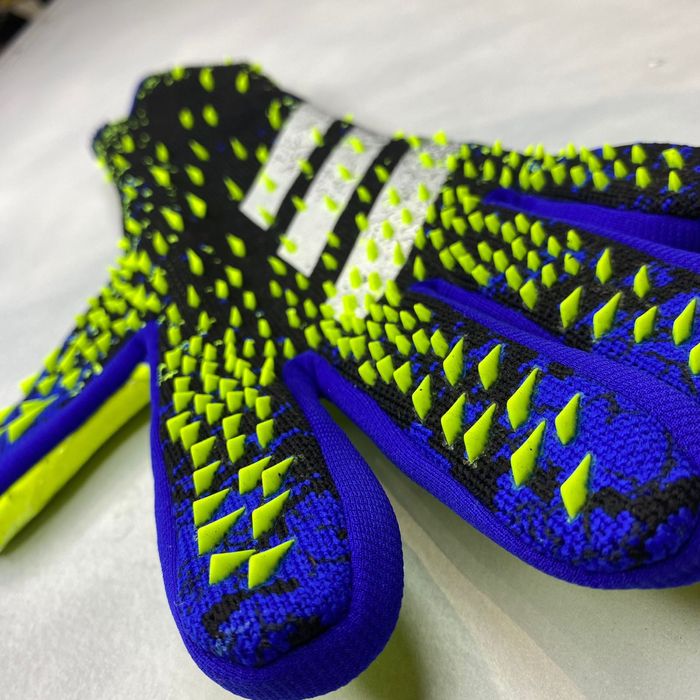 Вратарские перчатки Adidas Predator Pro 22 в Алматы