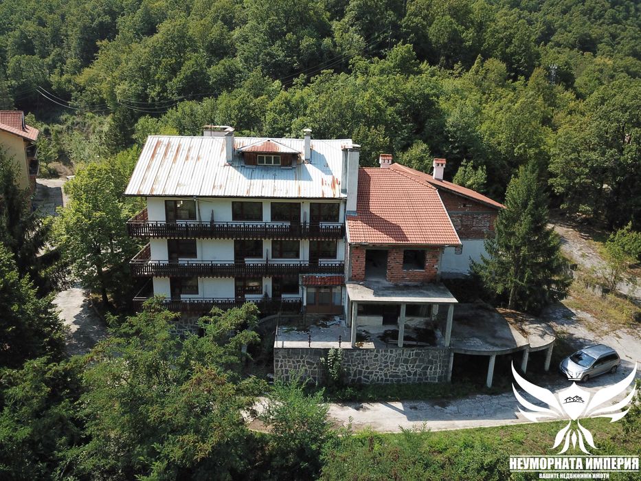 Продава се Хотел в с. Нареченски бани, Област Пловдив - 3557 кв.м за 155 €/кв.м - Снимка #3