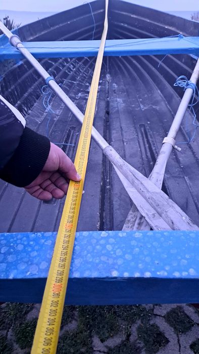 Продавам малка лодка