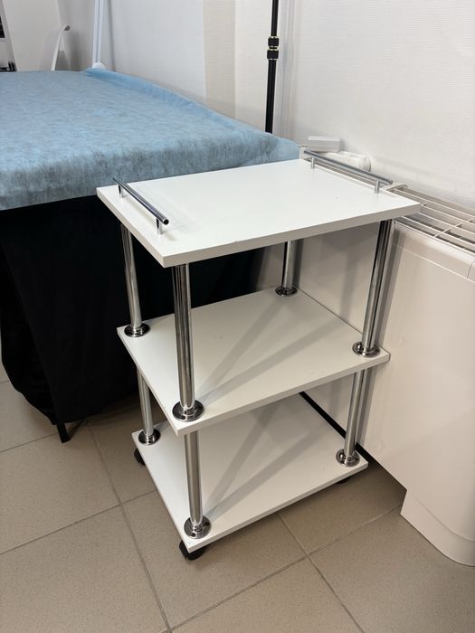 Продам стеллажи и этажёрку