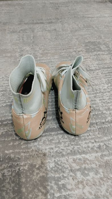 Продам б/у кроссовки для футбола